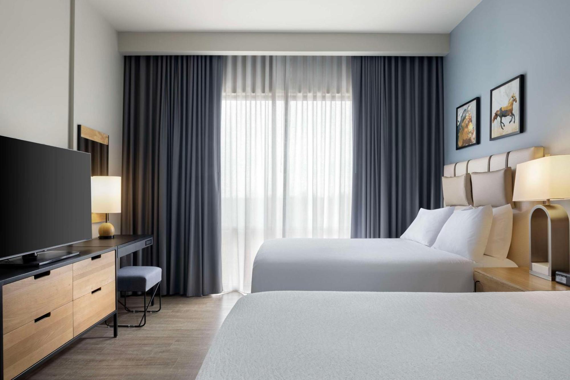 Hotel Embassy By Hilton Bowling 4*